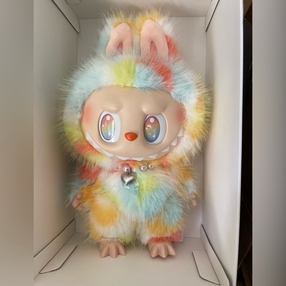 NIB THE MONSTERS Big into Energy Series- ROCK THE UNIVERSE Vinyl Plush Doll - Picture 2 of 3